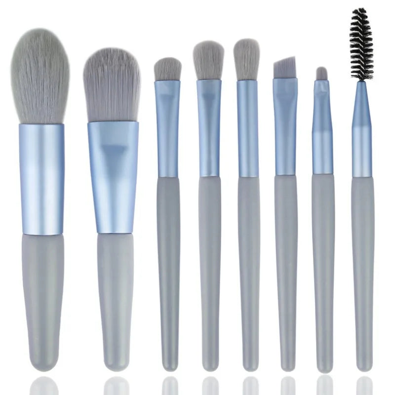 Kit com 8 Pincéis de Maquiagem Profissionais – Nylon & Plástico Transforme sua maquiagem.
