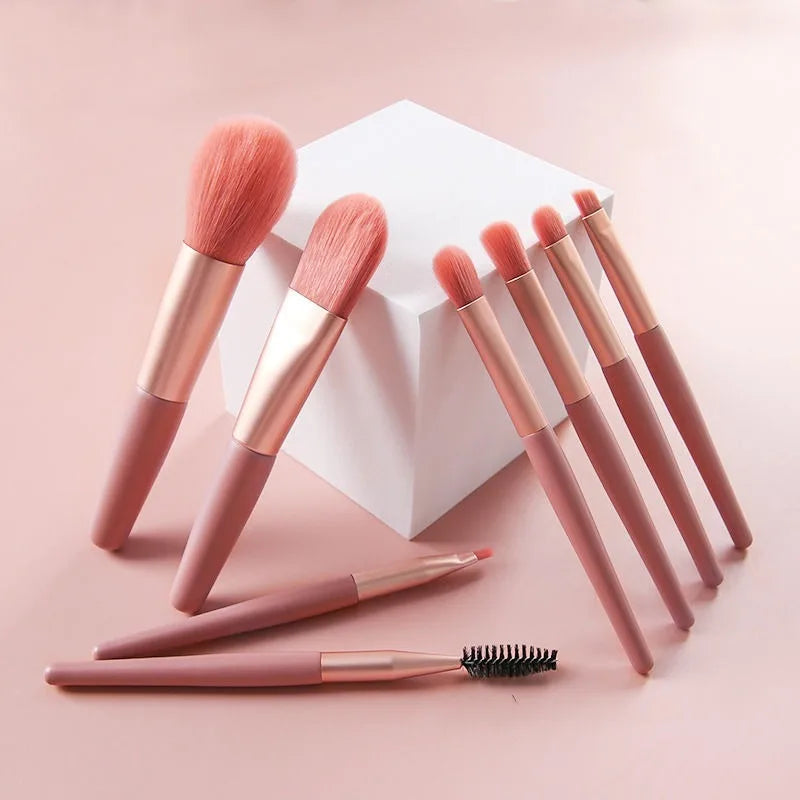 Kit com 8 Pincéis de Maquiagem Profissionais – Nylon & Plástico Transforme sua maquiagem.
